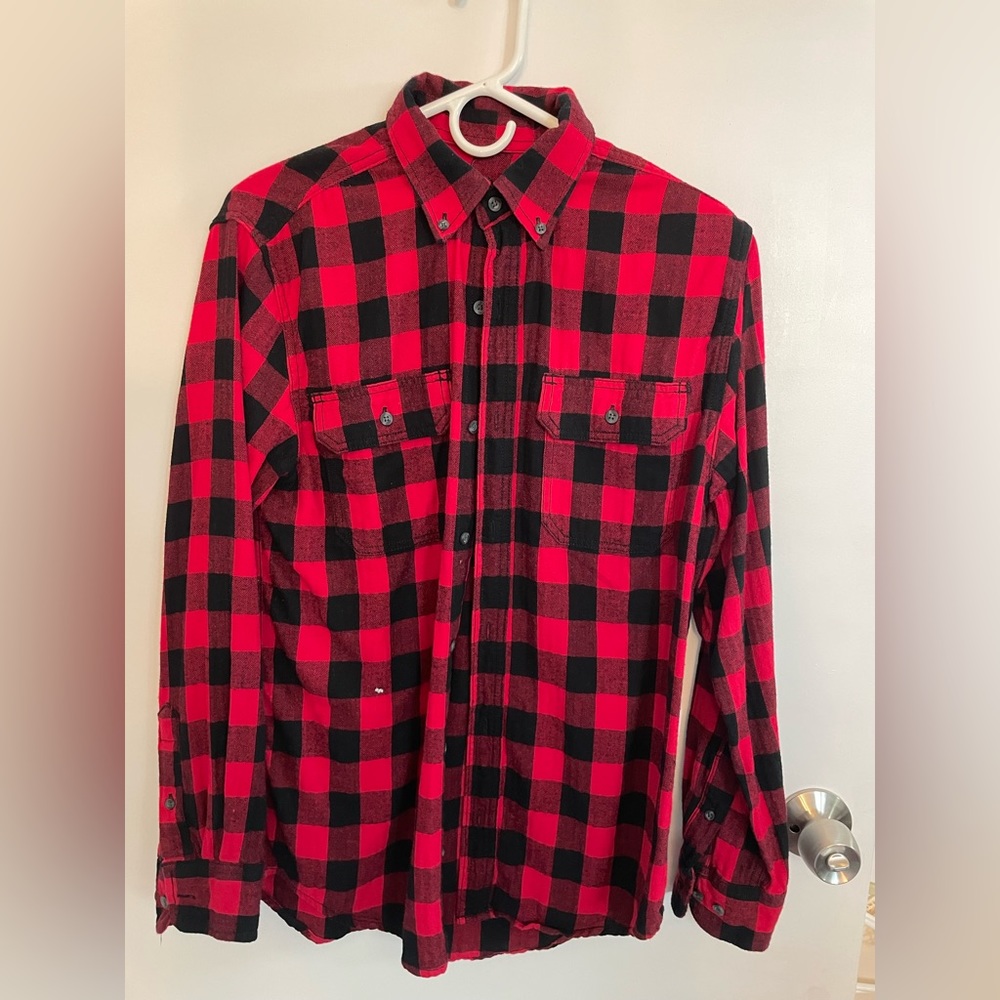 Red and black woman’s plaid shirt size S